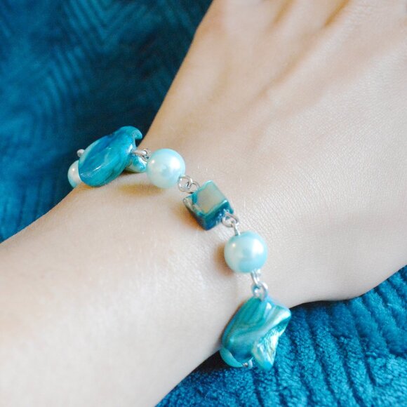 Handmade Beaded Mother of Pearl Bracelet with Coastal Ocean Aesthetic - Picture 1 of 7